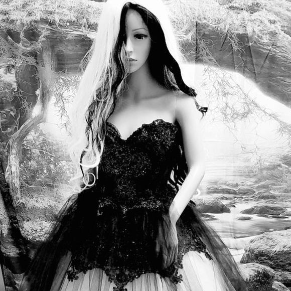 WILLOW Black/White Lace Tulle Corset Wedding Gown - Picture 7 of 8